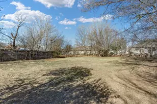 807 Adkins St, Bowie, TX 76230 - Photo 33