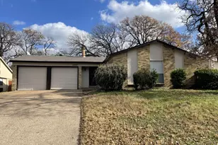 4805 Crestmont Ct, Arlington, TX 76017 - Photo 1