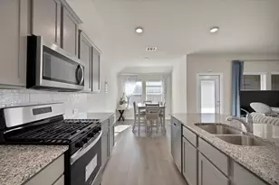 10108 Sunnyview Ln, Aubrey, TX 76227 - Photo 3