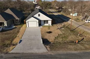 302 W Pine St, Whitewright, TX 75491 - Photo 29