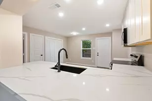 211 Garlock St, Wilmer, TX 75172 - Photo 5