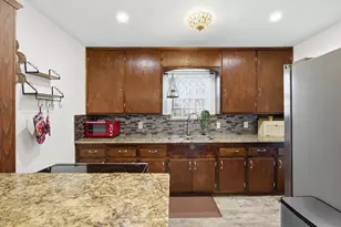 1400 Bennett Dr, Arlington, TX 76013 - Photo 9