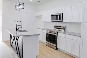 303 Country Club Rd, Hillsboro, TX 76645 - Photo 3