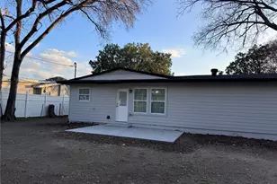 2553 Wicker Ave, Farmers Branch, TX 75234 - Photo 5