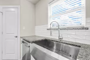 536 E Carter St, Sherman, TX 75090 - Photo 9