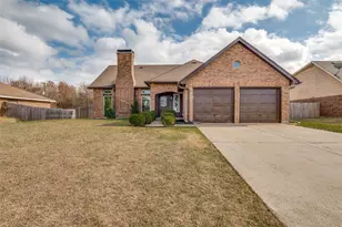 1017 Meadow Creek Dr, Lancaster, TX 75146 - Photo 1