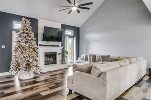 1017 Meadow Creek Dr, Lancaster, TX 75146 - Photo 3