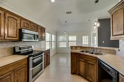 121 Price Circle, Hackberry, TX 75036 - Photo 9