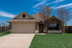 121 Price Cir, Hackberry, TX 75036 - Photo 1