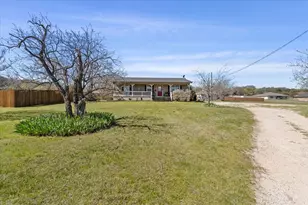 1320 Laredo Dr, Granbury, TX 76048 - Photo 3