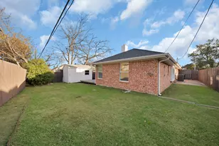 825 Meadowdale Rd, Arlington, TX 76017 - Photo 17