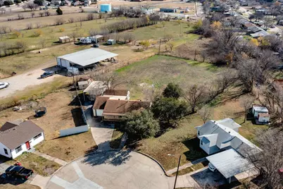 129 Collins Court, Blue Mound, TX 76131 - Photo 3