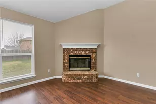 324 Kingfisher Ln, Arlington, TX 76002 - Photo 3