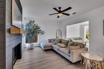 409 Baldwin Street, Grand Prairie, TX 75052 - Photo 9