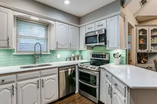 605 Oak Ln, Grapevine, TX 76051 - Photo 9