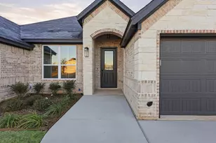 1486 Highland Park Cir, Granbury, TX 76048 - Photo 3