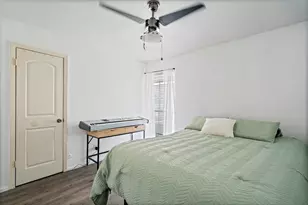 2706 Meadow Bluff Ln, Dallas, TX 75237 - Photo 21