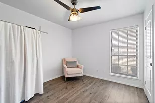 2706 Meadow Bluff Ln, Dallas, TX 75237 - Photo 23