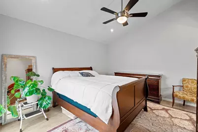 2706 Meadow Bluff Lane, Dallas, TX 75237 - Photo 17