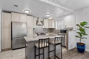 2706 Meadow Bluff Ln, Dallas, TX 75237 - Photo 11