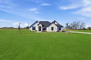 2005 Forest Bridge Dr, Azle, TX 76020 - Photo 3