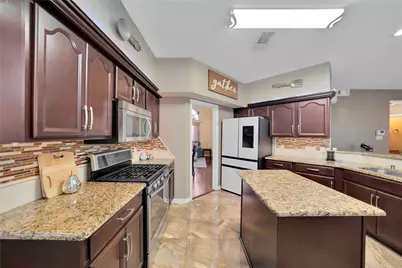 9352 Riverwalk Lane, Irving, TX 75063 - Photo 9