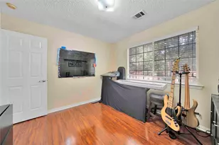 9352 Riverwalk Ln, Irving, TX 75063 - Photo 25