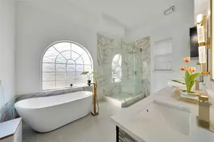 9352 Riverwalk Ln, Irving, TX 75063 - Photo 31