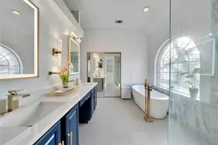 9352 Riverwalk Ln, Irving, TX 75063 - Photo 33