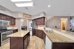 9352 Riverwalk Ln, Irving, TX 75063 - Photo 9