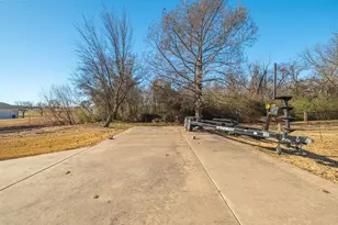 100 San Chez Dr, Lake Kiowa, TX 76240 - Photo 37