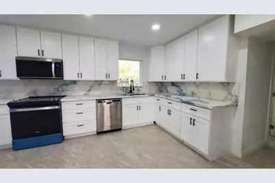2410 E Bayshore Drive, Dickinson, TX 77539 - Photo 9