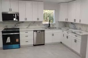 2410 E Bayshore Dr, Dickinson, TX 77539 - Photo 11