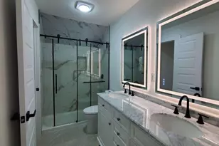 2410 E Bayshore Dr, Dickinson, TX 77539 - Photo 7