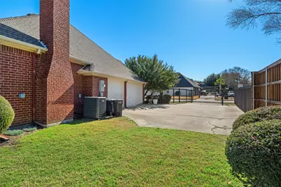 6600 Meadows West Drive S, Fort Worth, TX 76132 - Photo 37