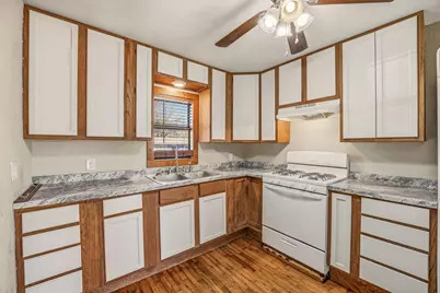 1090 W Elm Street, Stephenville, TX 76401 - Photo 11