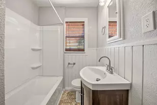 1090 W Elm St, Stephenville, TX 76401 - Photo 9