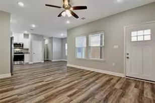 1042 W Dubois St, Denison, TX 75020 - Photo 3