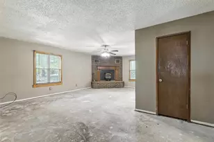 221 E 7th St, Weatherford, TX 76086 - Photo 9