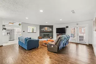 2421 Parkwood Dr, Grand Prairie, TX 75050 - Photo 3