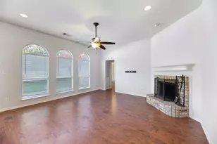 5541 Dunn Hill Dr, Fort Worth, TX 76137 - Photo 11