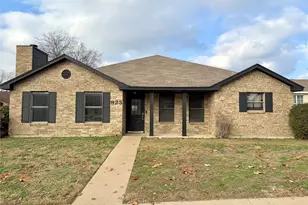 923 Wayne Ave, Duncanville, TX 75137 - Photo 1