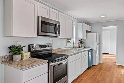 814 Brazos Harbor Circle, Granbury, TX 76048 - Photo 5