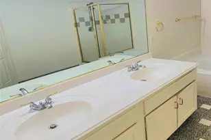 1056 Wood Brook Dr, Grand Prairie, TX 75052 - Photo 15