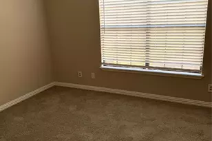 1000 Lamesa Ct, Irving, TX 75063 - Photo 23