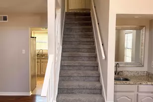 1000 Lamesa Ct, Irving, TX 75063 - Photo 9