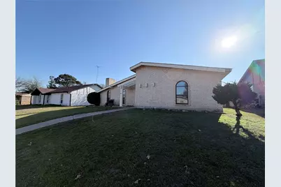 1380 Cherry Hill Lane, Lewisville, TX 75067 - Photo 3