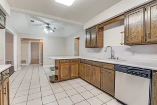 821 Hillside Dr, Cedar Hill, TX 75104 - Photo 5