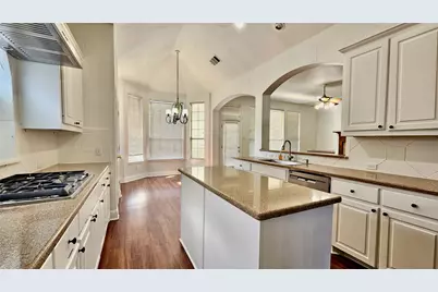 9137 Jasmine Lane, Irving, TX 75063 - Photo 9