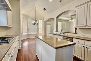 9137 Jasmine Ln, Irving, TX 75063 - Photo 9